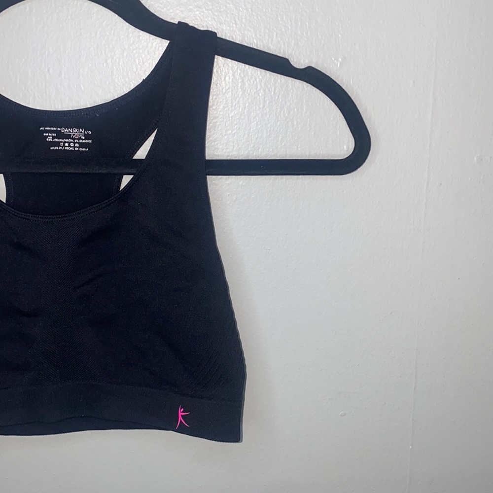 🎲Black sports bra with hot pink logo detail!